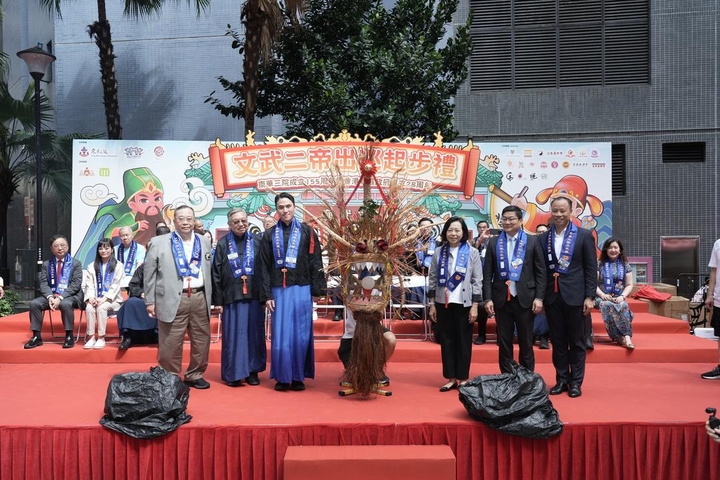 華人頭條 - 東華三院賀155周年 重現暌違八年「文武二帝出巡暨秋祭大典」