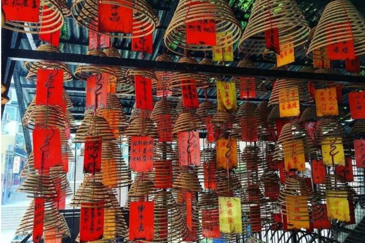 香港有個“百姓廟” 今天多祭張國榮