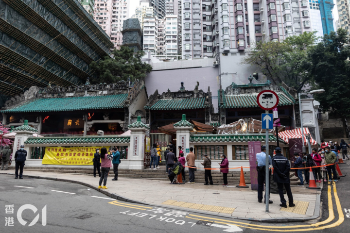 HK01 【農曆新年．圖話】初一虎年到　文武廟香火盛　市民誠心祈福